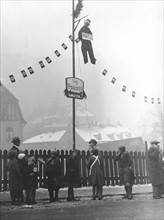 L'enthousiasme nazi en Sarre, après le plébiscite relatif au rattachement de cette région à l'Allemagne (1935)