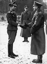 Galland, général allemand, félicité par le Führer (1942)