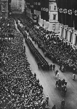 Défilé d'un bataillon autrichien à Berlin, après l'Anschluss (1938)
