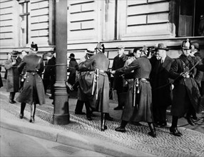 Emeutes à Berlin entre forces de l'ordre et communistes (1930)