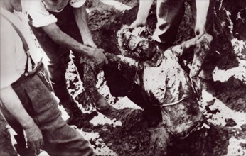 Exhumation of a man tortured by the Germans