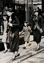 Les princesses britanniques empruntent le métro pour la première fois, 1939