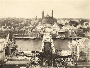 Paris. Exposition Universelle de 1900. Perspective du Trocadéro le jour de l'inauguration.