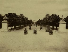 Paris. L'Avenue des Champs-Elysées.