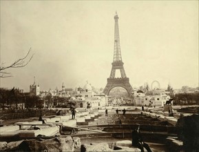 Paris. Exposition Universelle de 1900. Construction des bassins du Trocadéro.
