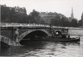 Shipping traffic on the Seine that is in flood, 1939