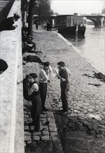 Homeless people freshening up near the Seine, 1933