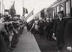 Doumergue passant en revue la garde d'honneur, 1927