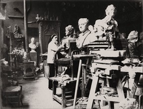 Amédée Doublemard dans son atelier