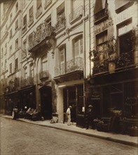 Atget, Rue du Petit Pont in Paris