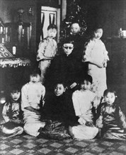 Pu Yi with his brothers and sisters in Tianjin, a Japanese concession.