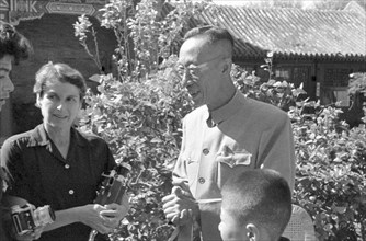 Pu Yi and the wife of the poet Xiao San, September 1961