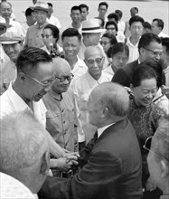 Pu Yi accueillant le représentant du parti nationaliste, juillet 1965