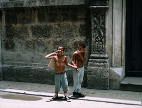 la Havane, Cuba, garçonnets jouant dans les rues