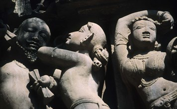 Sculpture Surasundari, au temple de Parsvanatha, en Inde.
