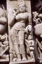 Sculpture Surasundari, au temple de Parsvanatha, à Khajuraho, en Inde