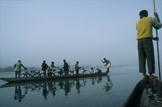 Traversée de la Rivière Rapti, Parc National de Chitwan, Népal