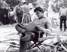 Entertainment News - April 4, 1960