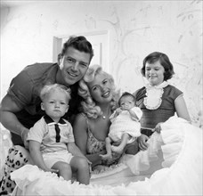 Jayne Mansfield, Mickey Hargitay and family