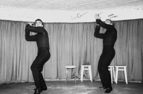 Danseurs sur la scène du Golf-Drouot, 1964