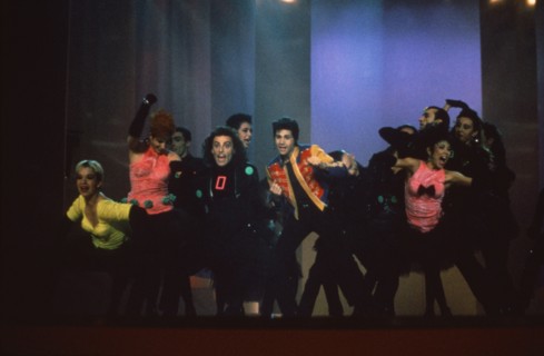 Jean-Luc Lahaye et les danseurs des ballets de Rheda