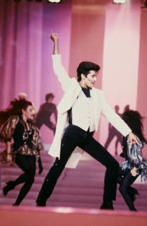 Jean-Luc Lahaye et les danseurs des ballets de Rheda
