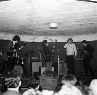 Groupe de rock au Golf-Drouot, 1964
