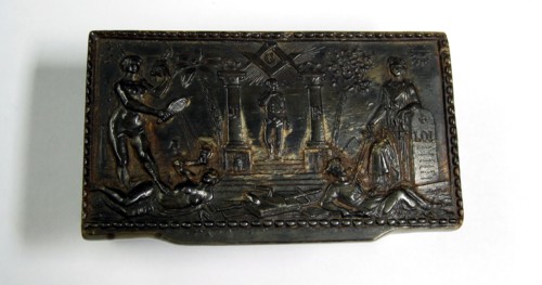 French snuffbox with Masonic decoration.