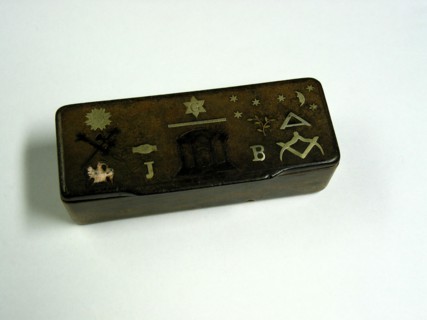French wooden snuffbox with Masonic motifs.