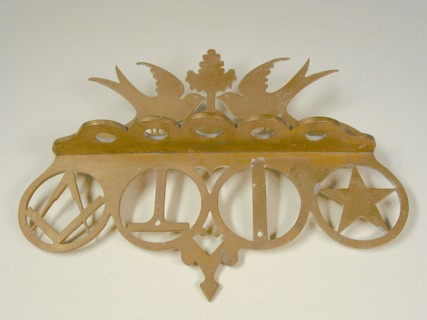 Porte pipe à décors maçonniques.