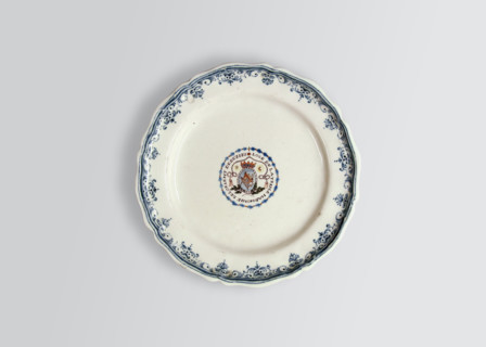 Assiette en faïence.