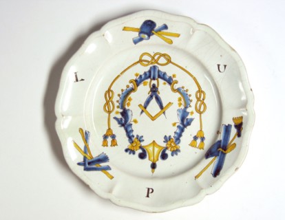 Assiette en faïence.