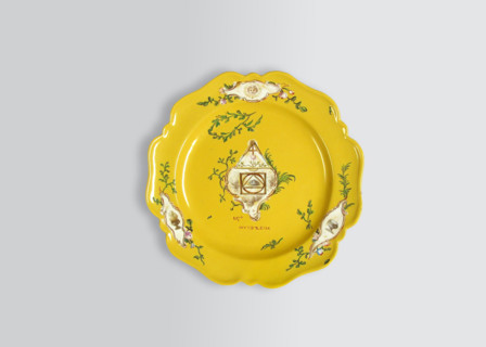 Assiette en faïence.