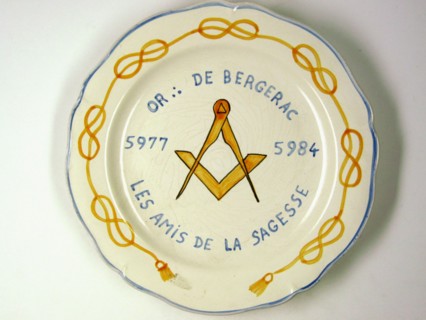 Faience plate with Masonic decoration.