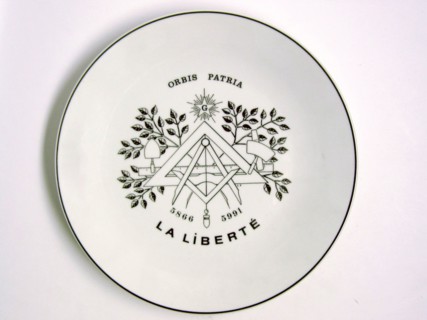 Faience plate with Masonic decoration.