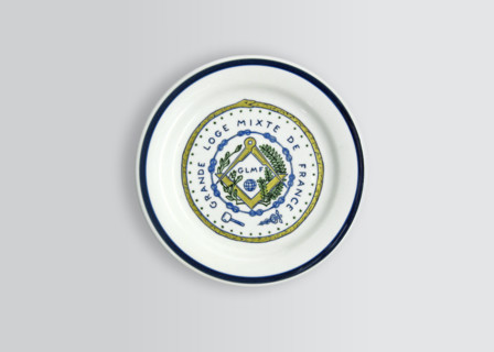 Assiette en faïence.