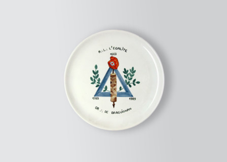 Faience plate with Masonic decoration.