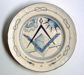 Assiette en faïence.