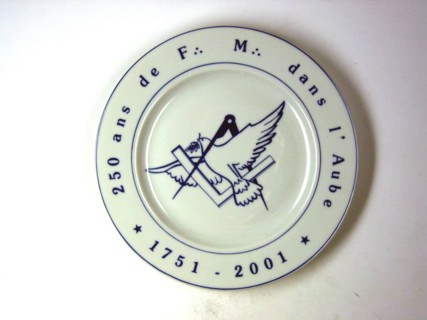 Assiette en porcelaine.