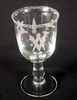 Verre tulipe anglais à décors maçonniques gravés