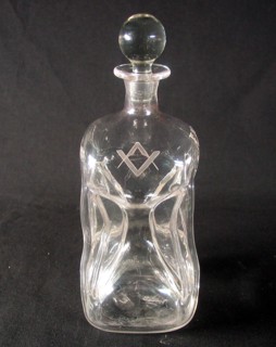 Carafe pincée à équerre/compas