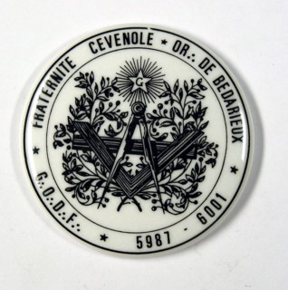 Jeton en porcelaine à décors maçonniques