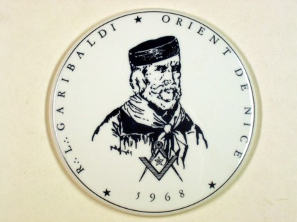 Jeton en porcelaine à décors maçonniques