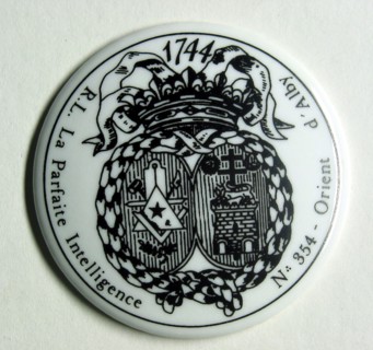Jeton en porcelaine à décors maçonniques