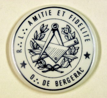Jeton en porcelaine à décors maçonniques