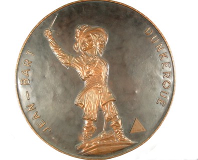 Plaque métal avec un corsaire en pied, « Jean-Bart – Dunkerque »