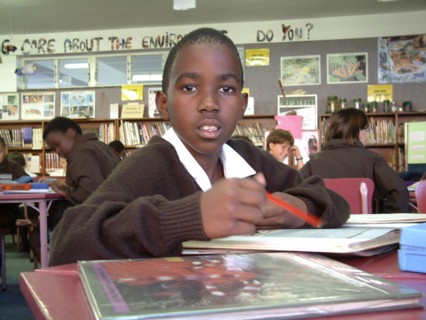 Ecolier africain en classe