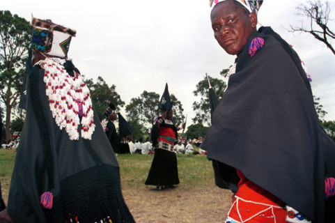 12/2003 Gingindlovu, KwaZulu-Natal, South Africa
old shembe woman, shembe women, shembe