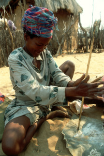 San lady drilling Ostrich shell, Ukwi
\n