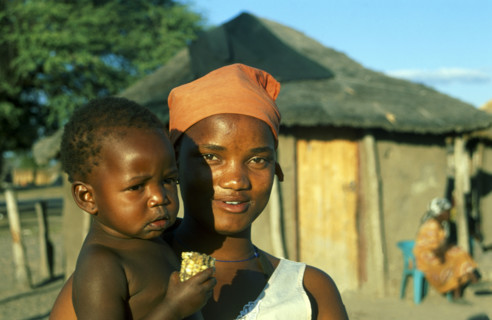 TSEGU SAN WOMAN AND CHILD, KUDUMANE, BOTSWANA